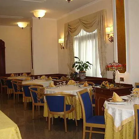 Phi Ambra Szálloda