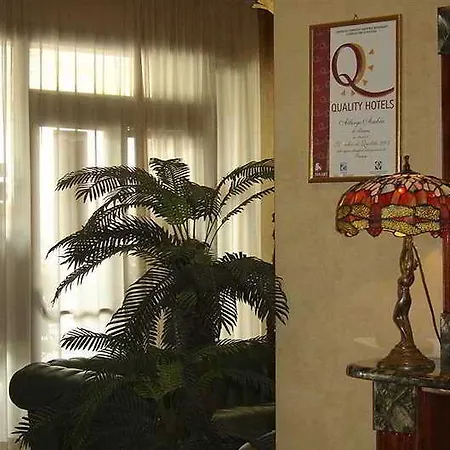 Phi Ambra Szálloda 3*