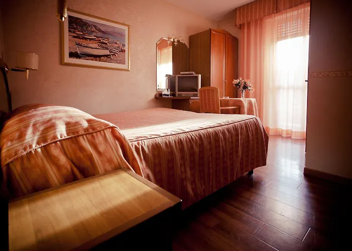 Hotel Phi Ambra 3*